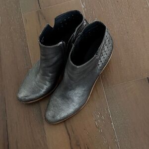 Silver D Women's Silver Ankle Boots